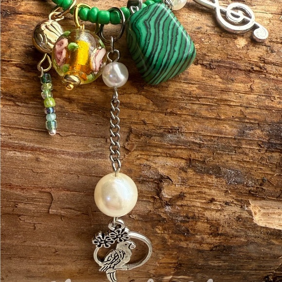 Alquimia Green and Silver Necklace with Malachite and Treble Clef - Picture 2 of 7